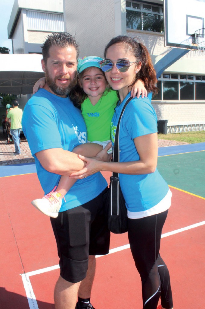 Adrián, Alissa y Lizzy Martínez.