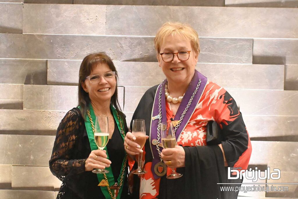21 KATHLEEN KLEIN Y MARY MUZYKA