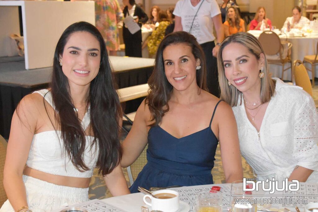 3 LORENA PALMA, JIMENA CASSANI Y ADRIANA CASTRO