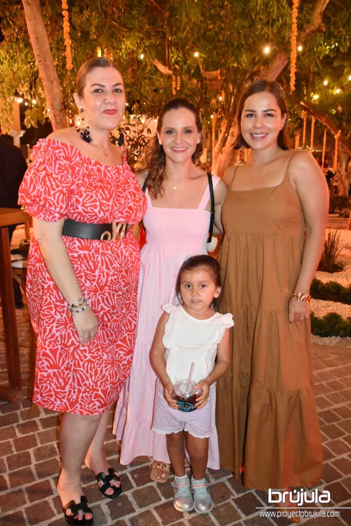 ANA NOVOA, NENA ARTEAGA Y MAJO SANDOVAL