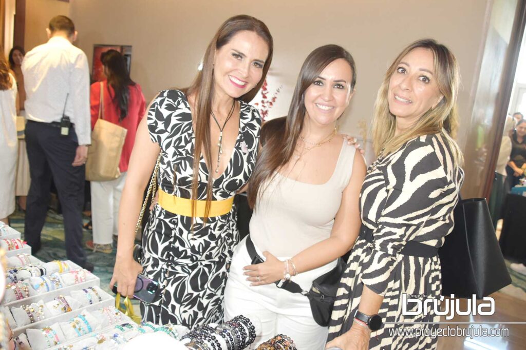 4 ARELI MORALES, MARTHA ESCOTO Y MARA VILLOSA