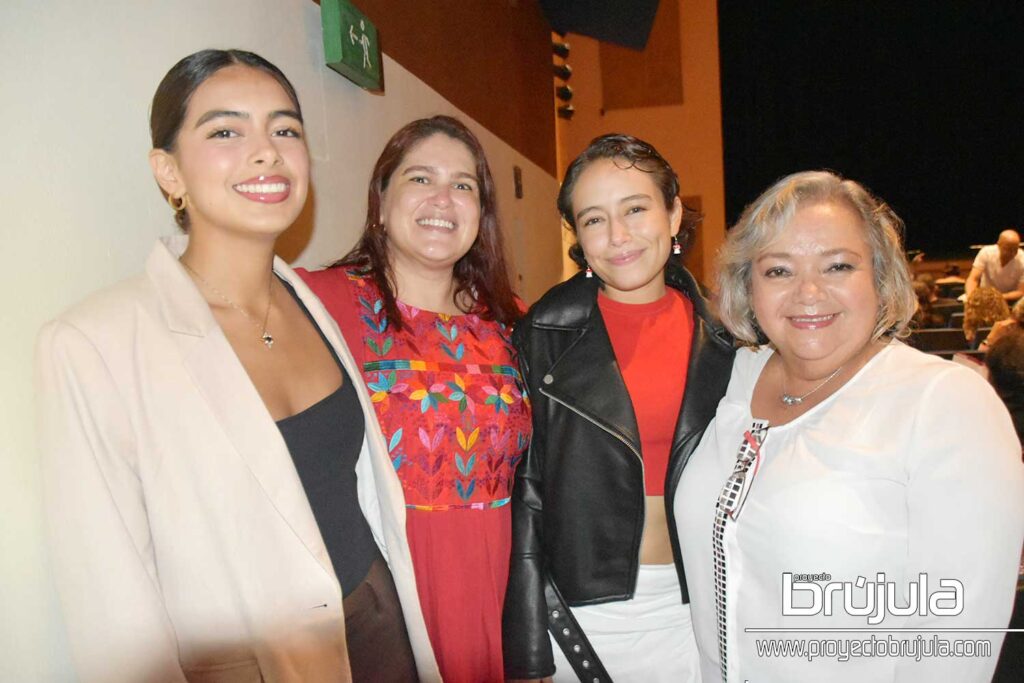 4 FáTIMA CAAMAL, VANESSA MENDOZA, CITLALLI CAAMAL Y ANGIE DELGADO 