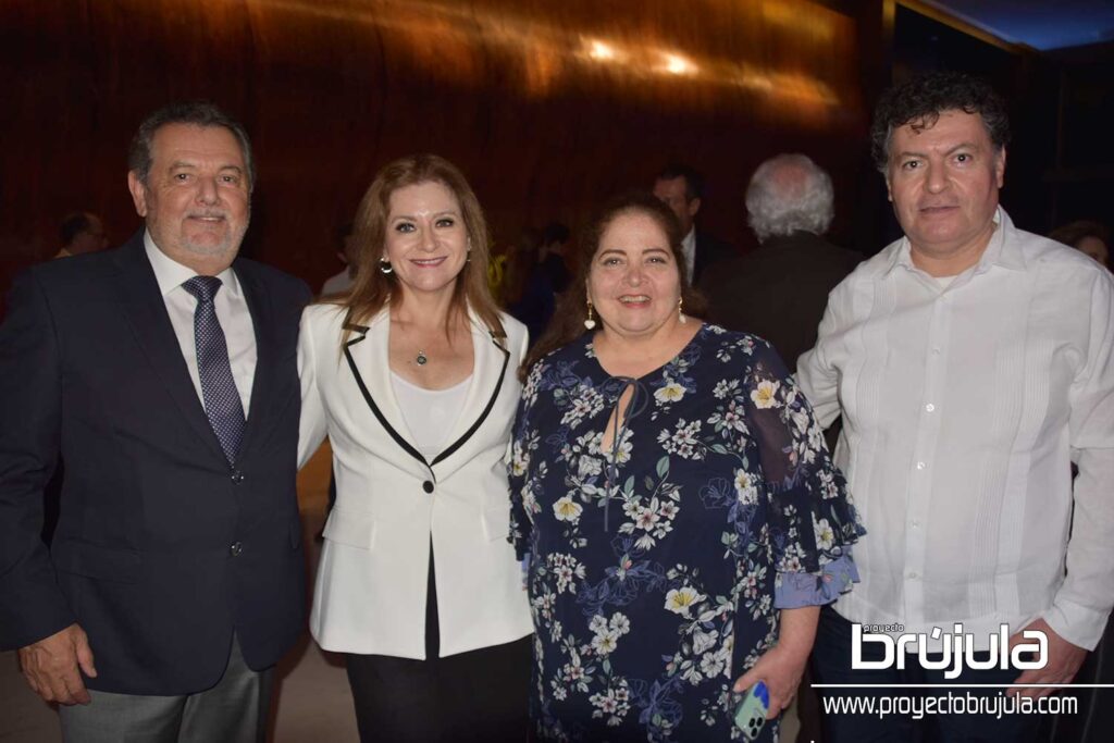 ARTEMIO Y FABIOLA SANTOS CON MARISOL VANEGAS Y RODRIGO GUILLéN 