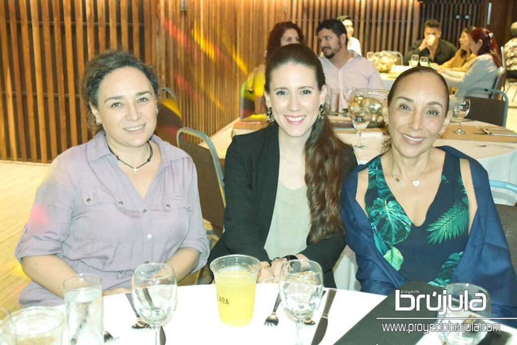 10 MAYTé BRUNET, MASSIEL CELORIO Y AMAYA CAñAS