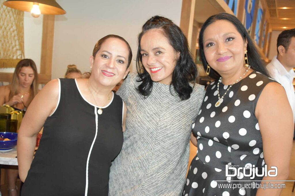 4 MARIBEL ZAPATA, SELENE PACHECO Y JOSEFINA CARRASCO