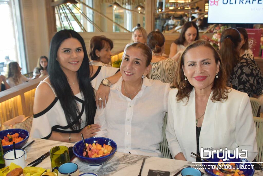 9 ANA GONZáLEZ, VERO RAMONES Y ROCíO MENA