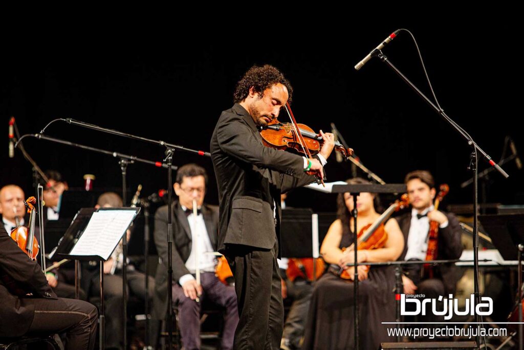 2 EL VIOLINISTA PEDRO ZAYAS