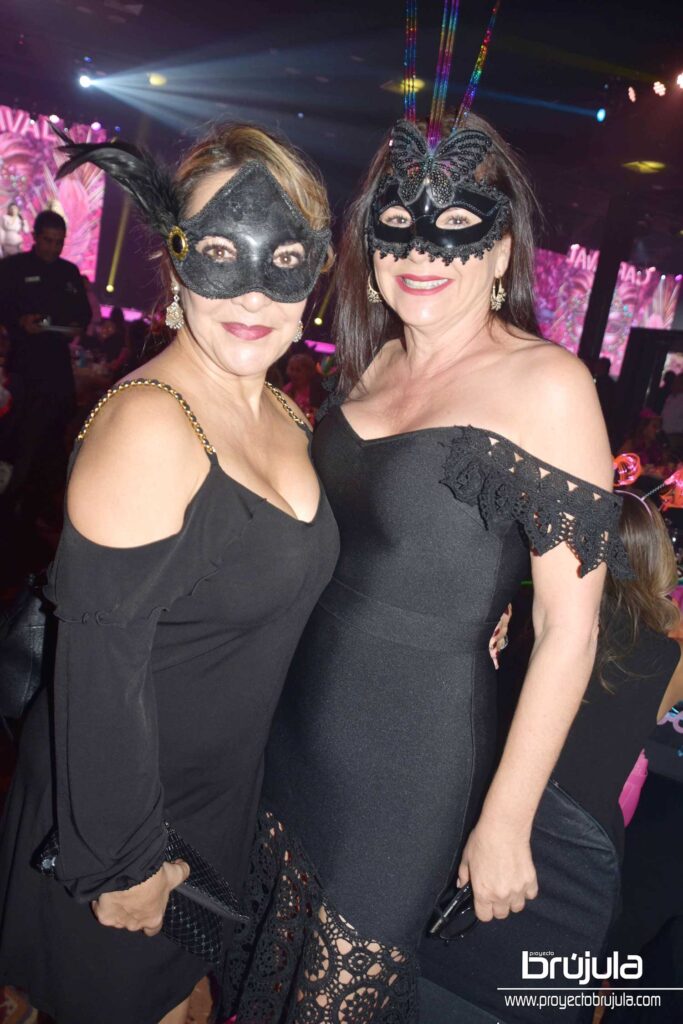 24 LARISSA BASANEZ Y GABY ALCOCER