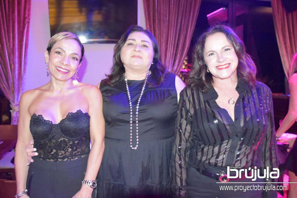 26 CLARISSA MANZANEQUE, PEGGY Y TERE ASENCIO