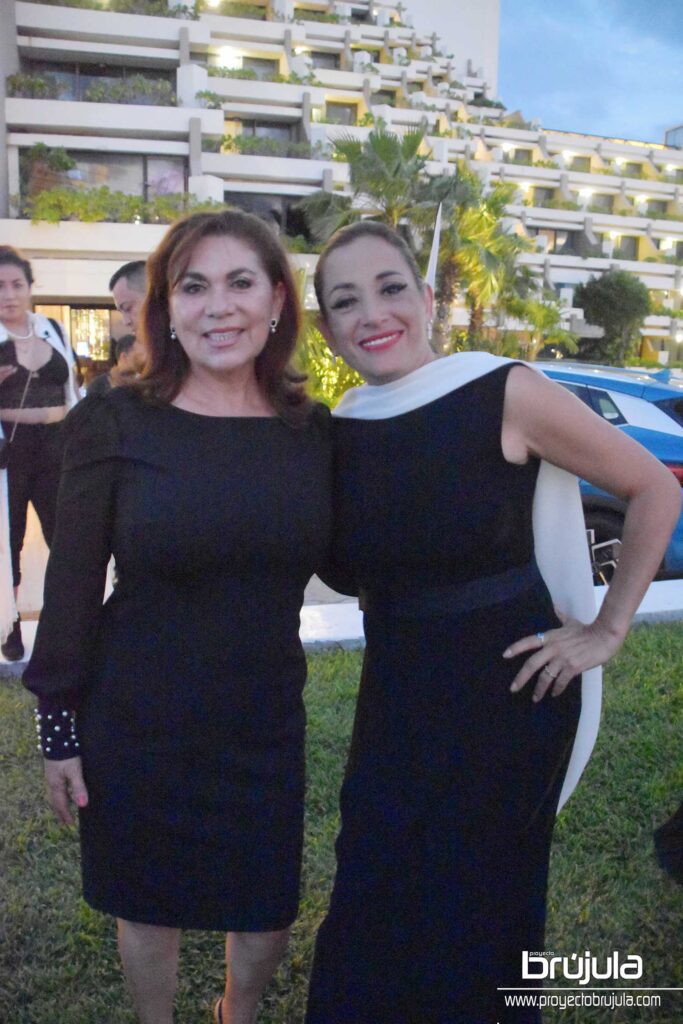 30 AIDA FLORES Y ANA LARA