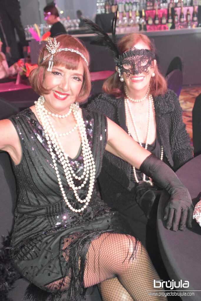 37 GABY RODRIGUEZ Y BEA GOVELA