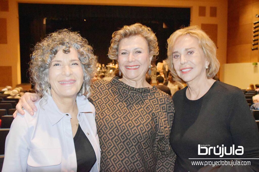 4 EVY ACUñA, KARLA REYNARTZ Y MARTHA TARACENA