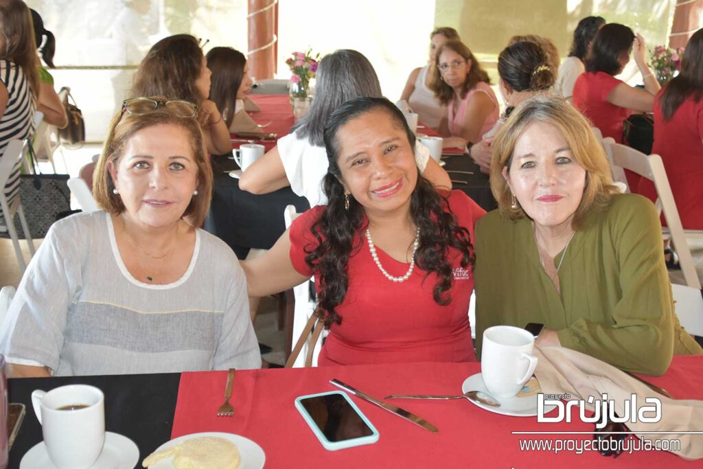 13 ANA CATALINA GARZA, CITLALLI HERNáNDEZ Y PATRICIA GUTIéRREZ