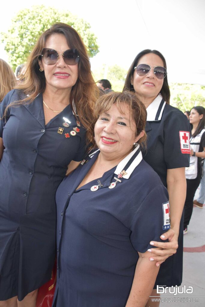 18 LORENA GUEVARA, YOLANDA ESPOSITO Y CARMITA ACEVEDO