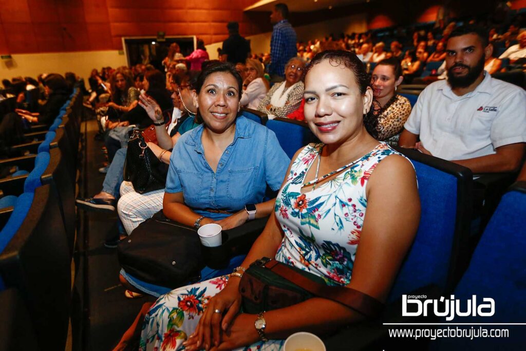 14 ALEJANDRA RAMíREZ Y TANYA SANTAMARíA