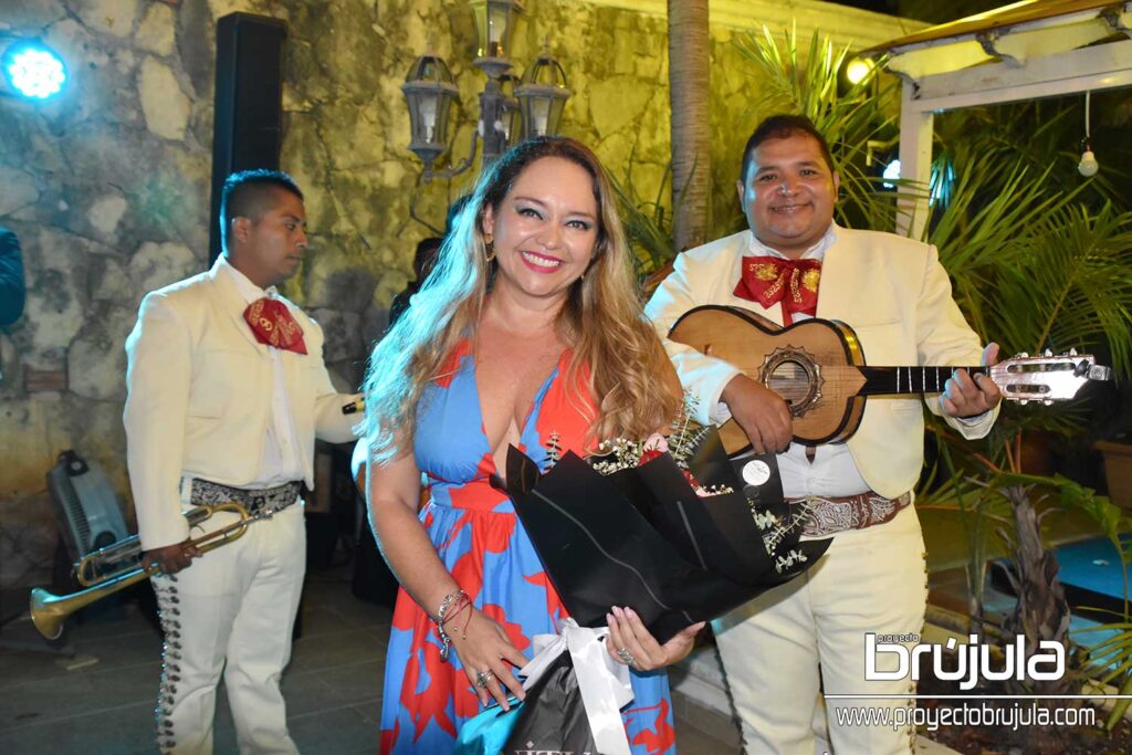 2 EVELYN PINTADO