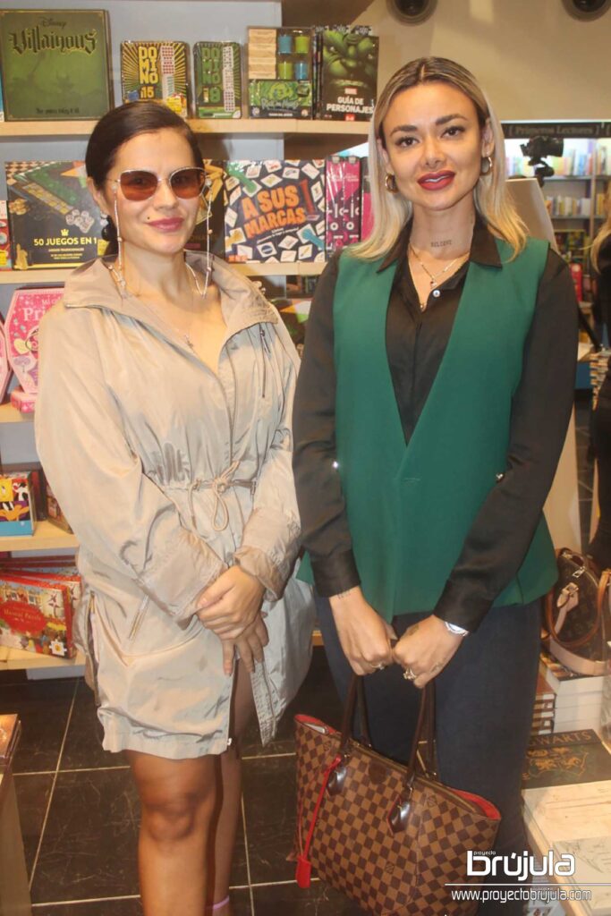 10 ELENA PAREDES Y MAY ALVES