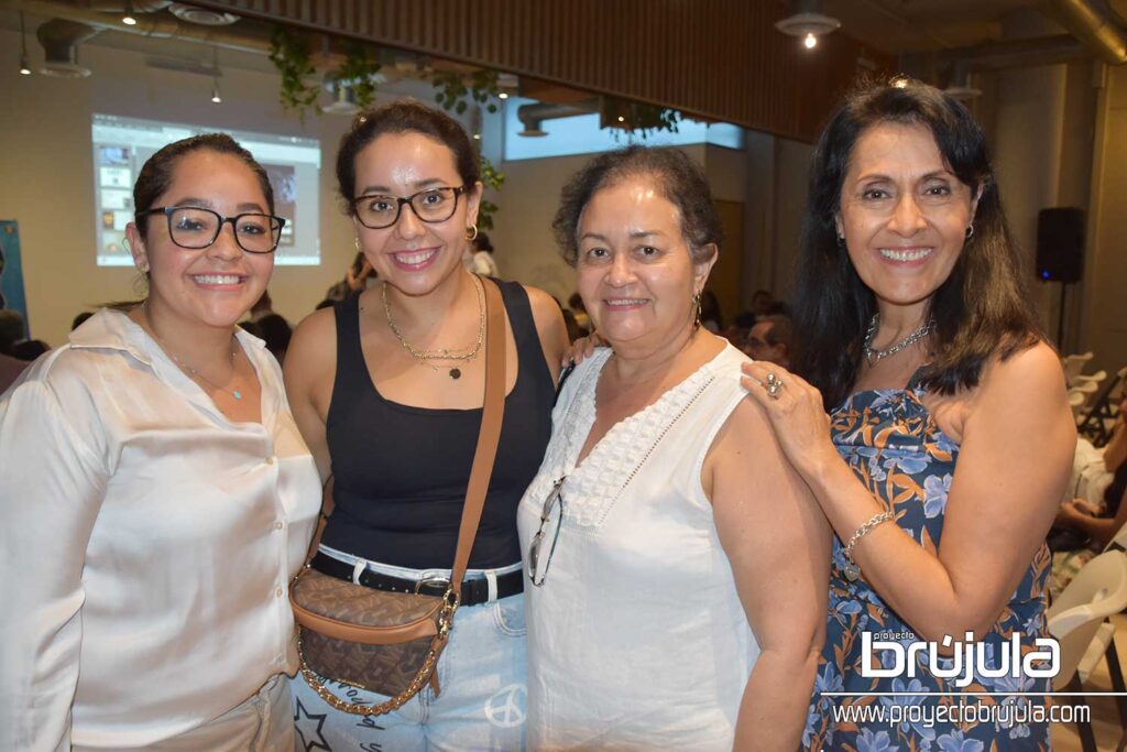 4 NAZLI MENDEZ NAYELI Y LOLITA GONZALE CON YUNUEN VILCHIS