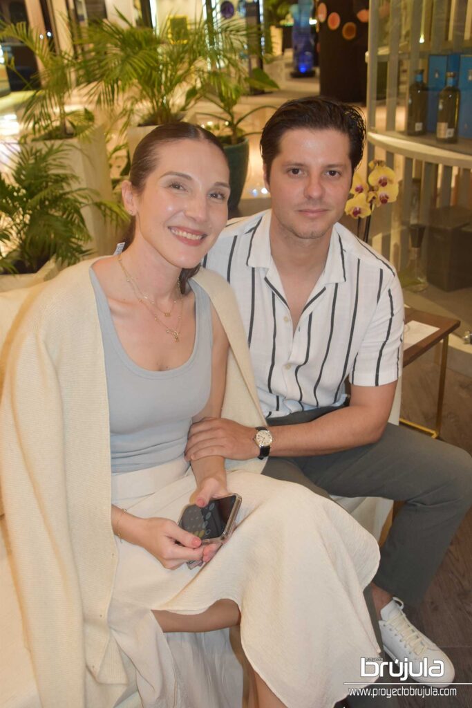 3 VICTORIA VILLARREAL Y JONATHAN MACOUZET