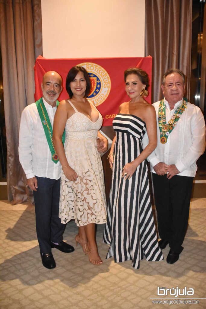 8 GERMáN Y LILIANA FAYAD CON LOURDES Y ABELARDO VARA