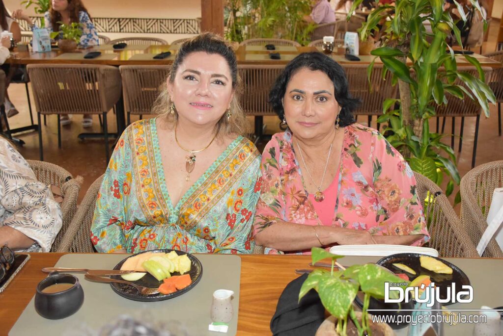 12 REBECA VEGA Y VIRY PALOMEQUE