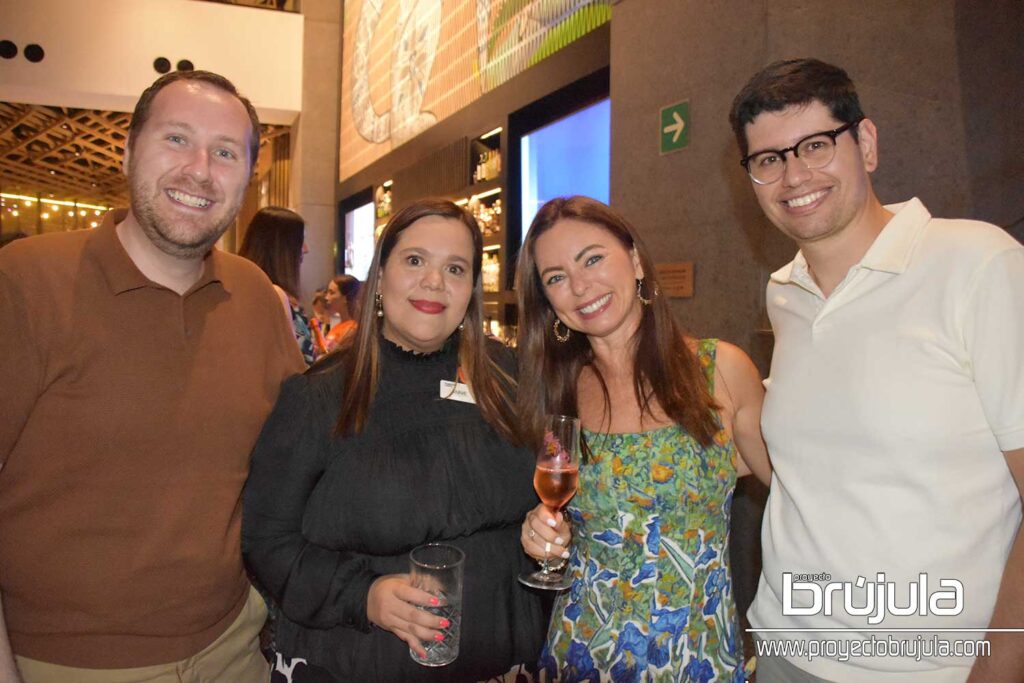 2 JOSé LUIS GóMEZ, ANNIE SOLóRZANO, REGIANE DA SILVA Y GRARDO CHáVEZ
