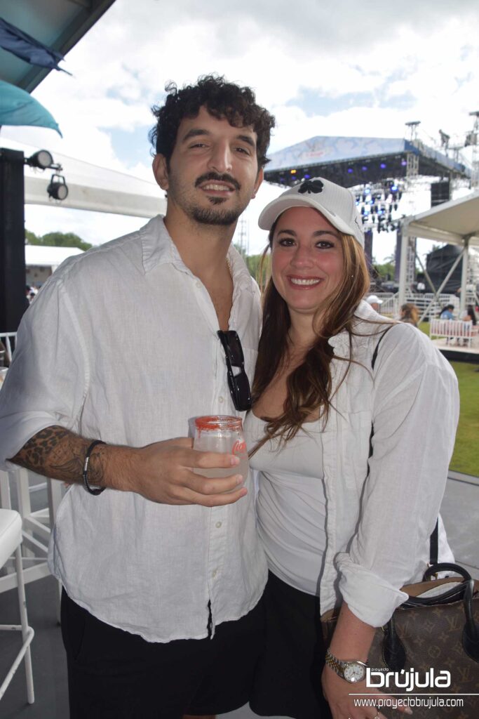 25 MAURICIO MEDINA Y PAULINA MURGUíA