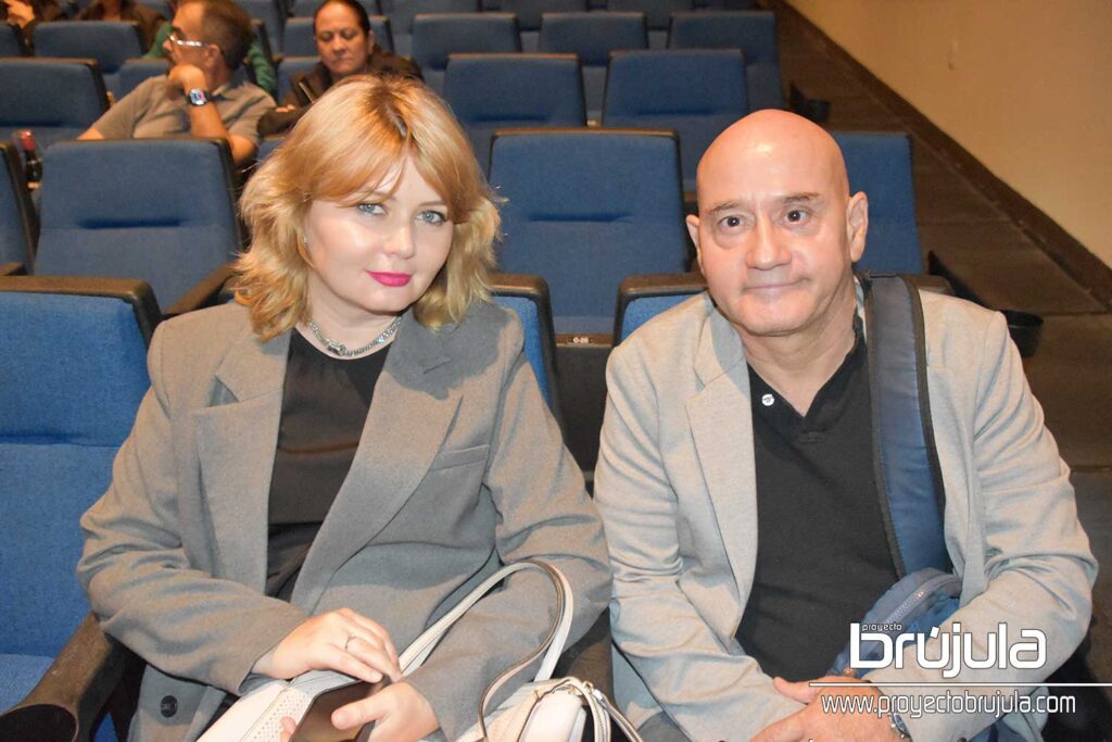 11 ELENA VASILEVA Y ANTONIO MOLINA