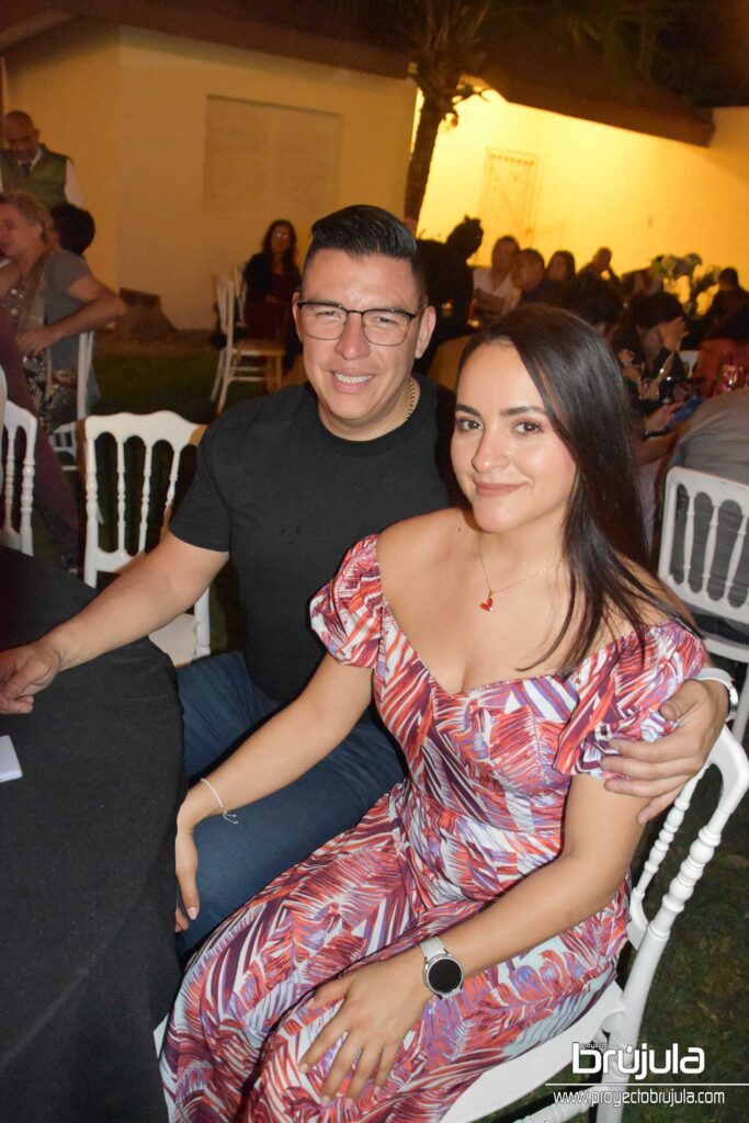12 RICARDO REYES Y CARMEN CAMARENA