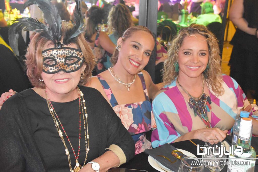 13 MARGARET HERNáNDEZ, GEN RíOS Y BETY IRACHETA