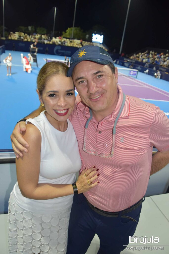 19 ANITA HERNáNDEZ Y FEDERICO LóPEZ