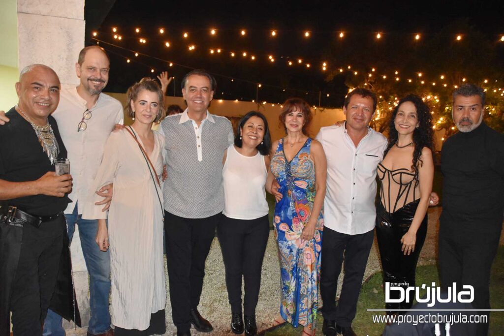 2 MANOLO VALENCIA, SERGIO CARLOS LóPEZ, LAURA CHUC, MARISOL DE LA CAMPA, RICARDO CORONA, PAOLA SáNCHEZ Y JAIME FUENTES