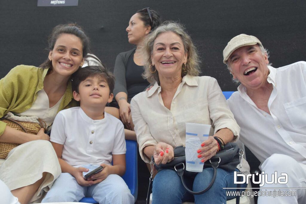 26 MAYKA RODRíGUZ, ANA Y PEDRO RODRíGUEZ