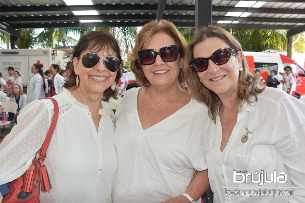 7 LILI SANGRI, MARGARITA HERNáNDEZ Y CRISTINA PORTELLA