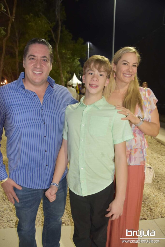 8 EDUARDO MARTíNEZ, MELANIE MALDONADO Y JR