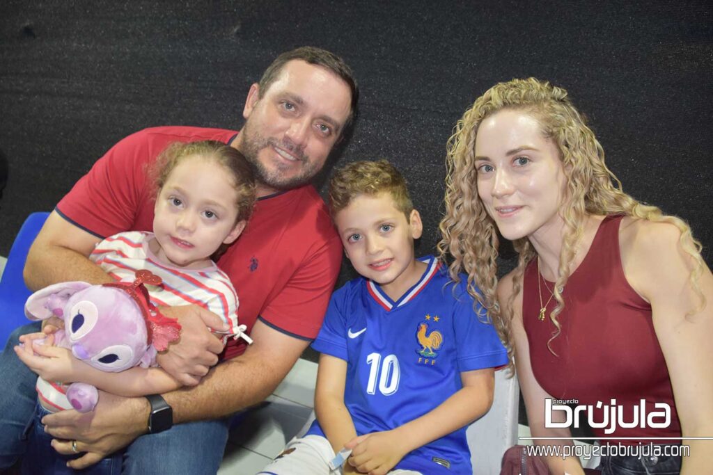9 DAVID, DANIELA, DAVID JR Y CRISTINA MARTíNEZ