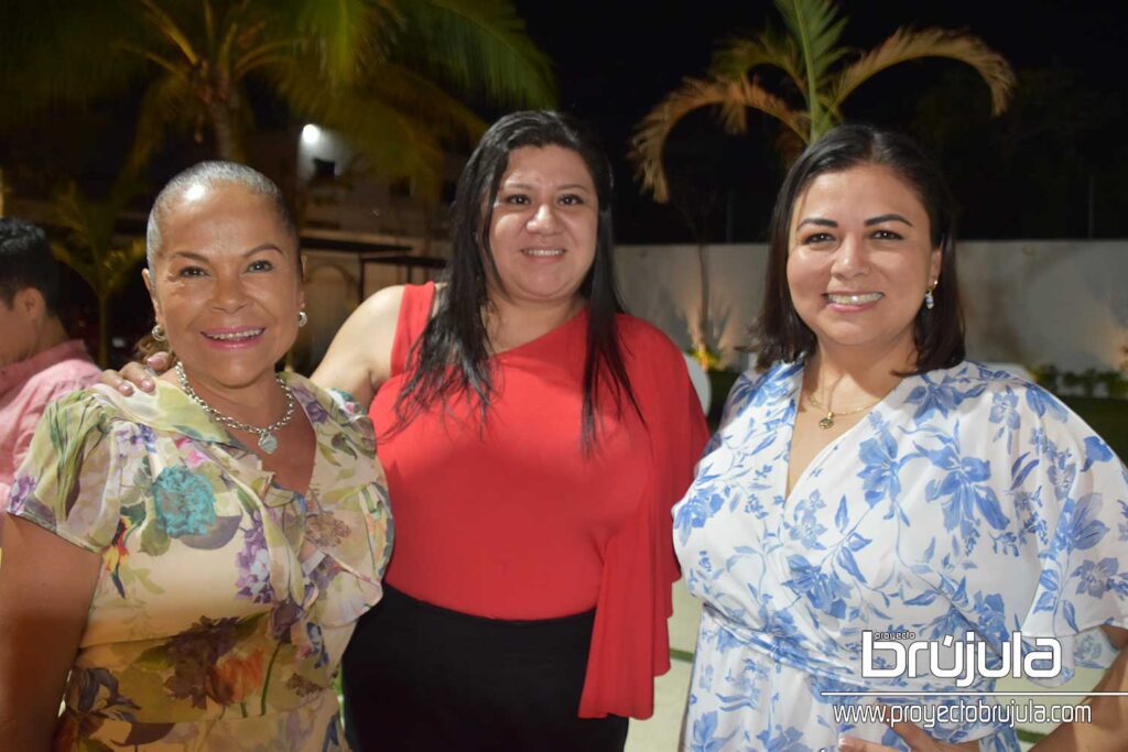 10 ADRIANA SEGURA, MELINA MORALES Y MARIELLA DELGADO