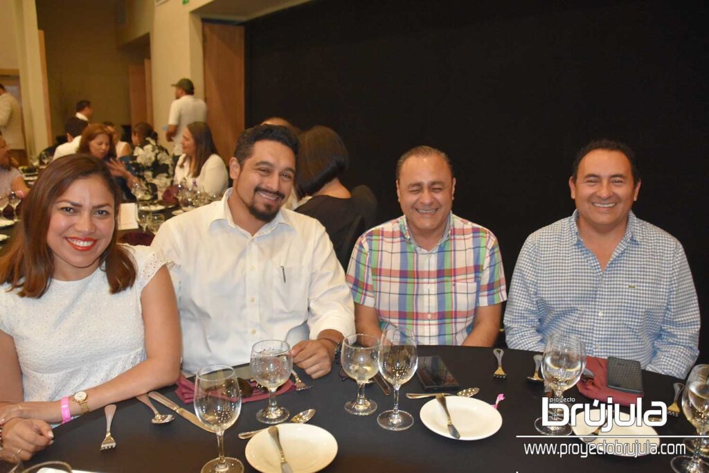 10 DIANA SáNCHEZ, ABRAHAM PADILLA, MIGUEL MEDINA Y JORGE PALMA