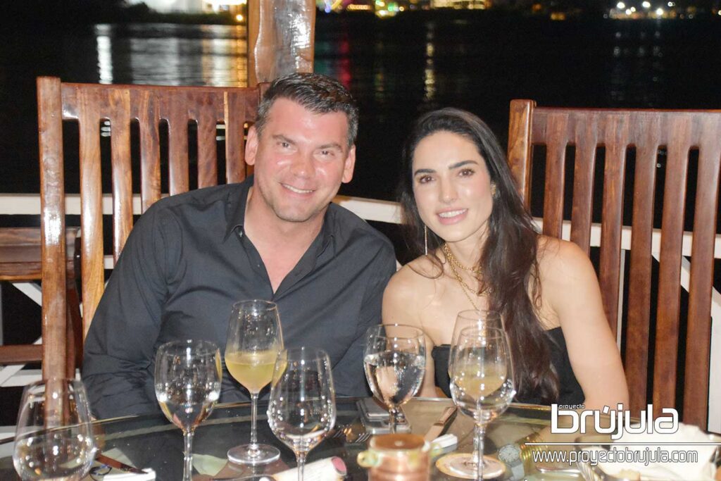 10 JAVIER RECIO Y LORENA PALMA