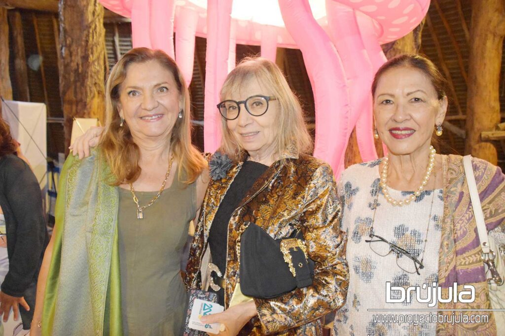 10 PATY SANDOVAL, MAE PUEYO Y CECI UNZóN