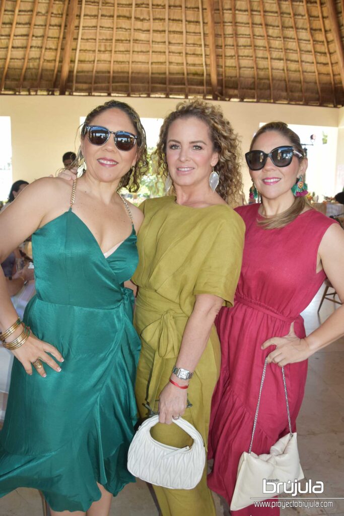 10 REGINA GAMBOA, JACKIE ALARCóN Y CRISTINA GAMBOA