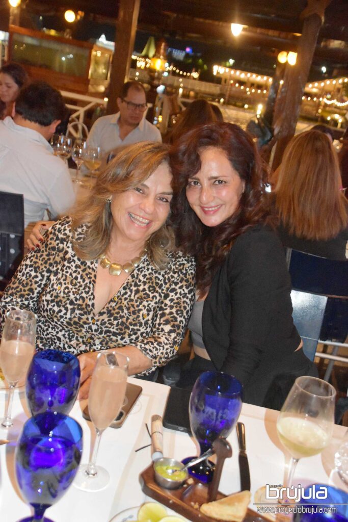 11JACKIE ROSADO Y VERóNICA VILLEGAS