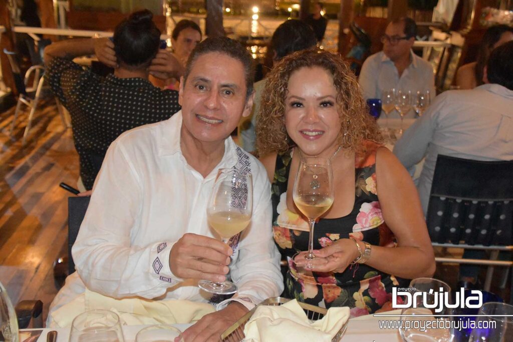 13 LEONARDO MENDOZA Y CELIA LEóN