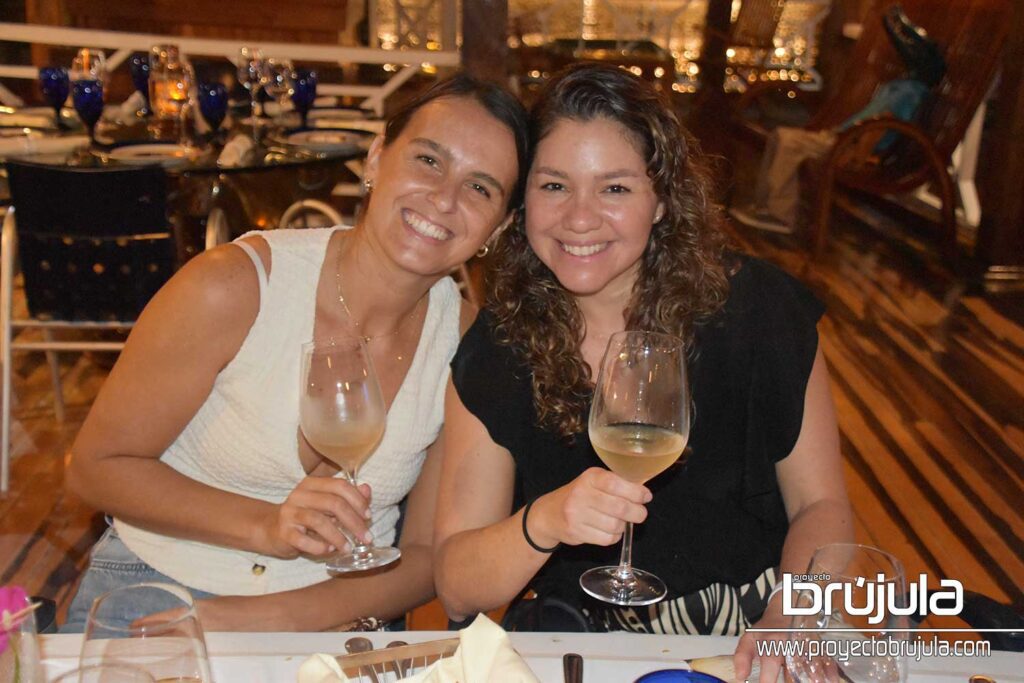 14 FLORENCIA VáZQUEZ Y ANDREA VIZCARRA