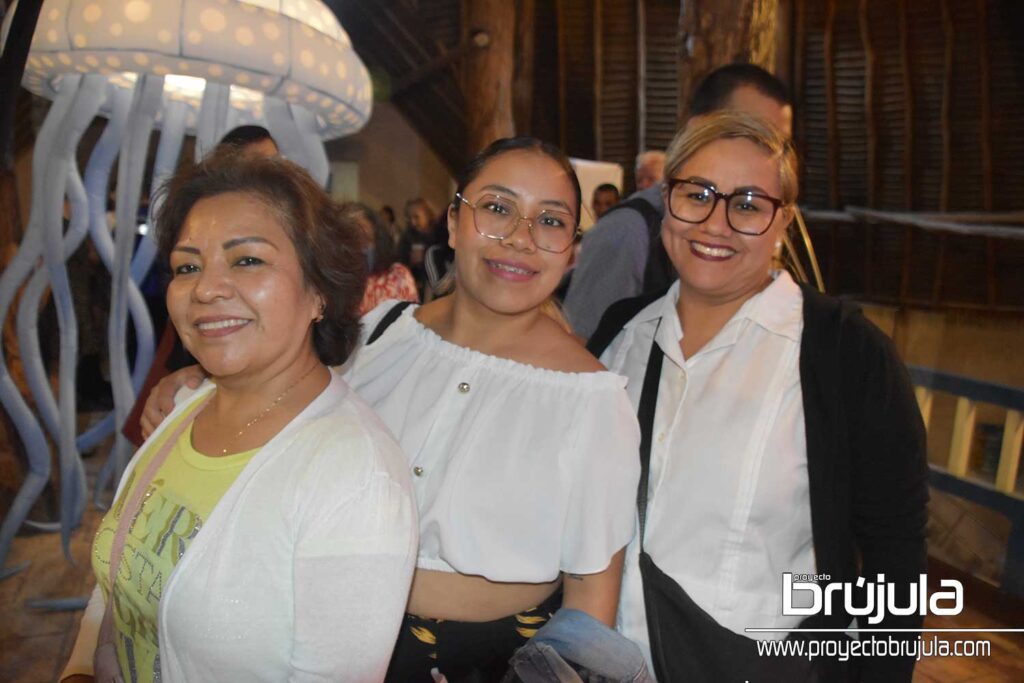 23 ROSARIO RUIZ, CONSUELO Y PAU VALENCIA