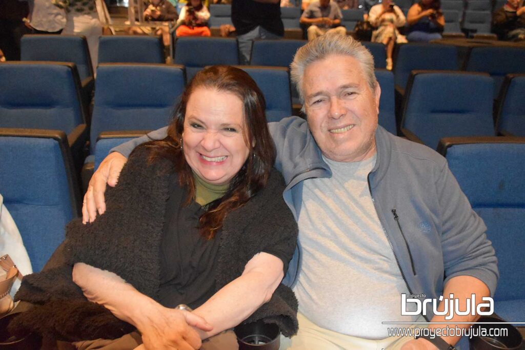 25 KARINA ESCALONA Y ROBERTO CáRDENAS