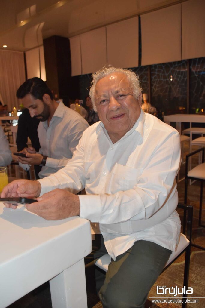 29 CARLOS CARDíN
