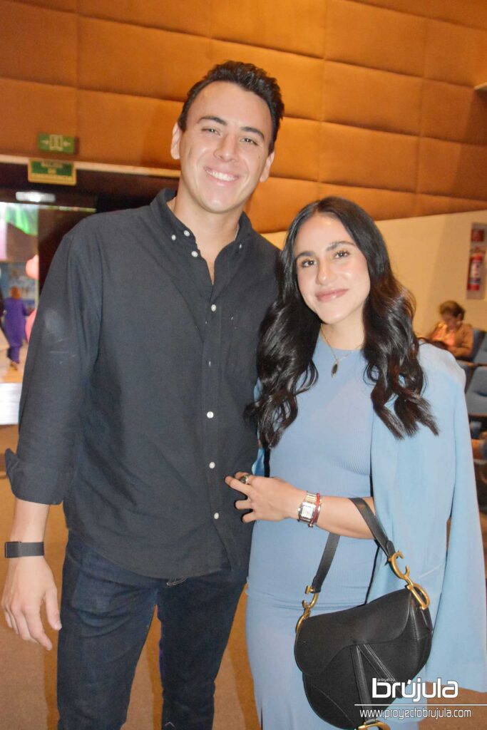 3 DYLAN CORONA Y REGINA ALBOR