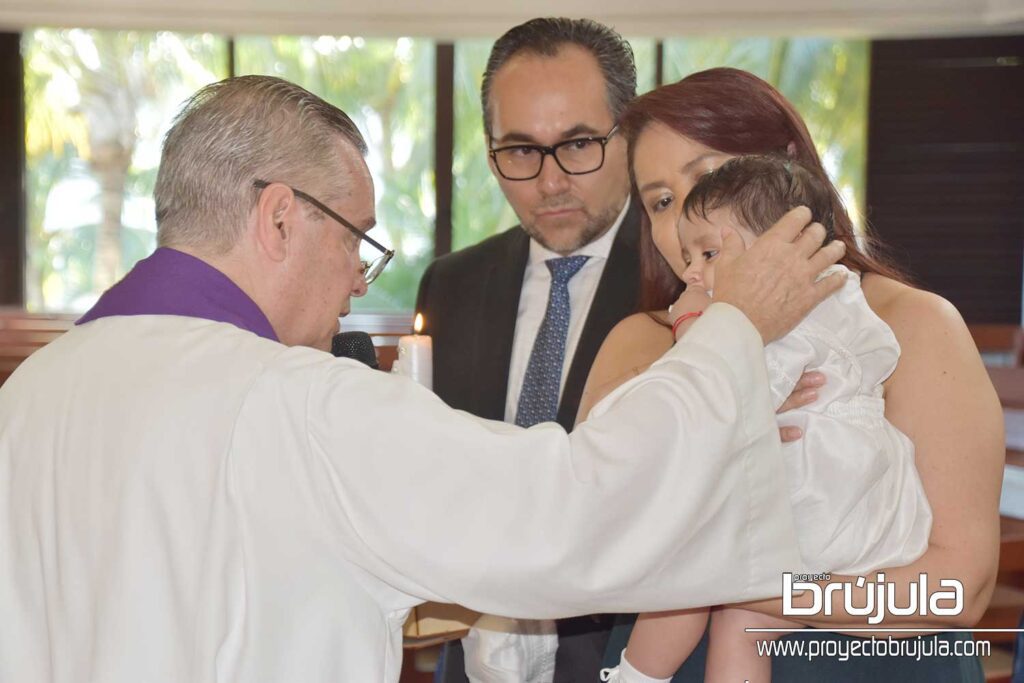 3 SACERDOTE PAUL CAMPBELL, OLIVER ESTRADA, ERIKA IVONNE LUNA, MILTON MATHEO LOPEZ