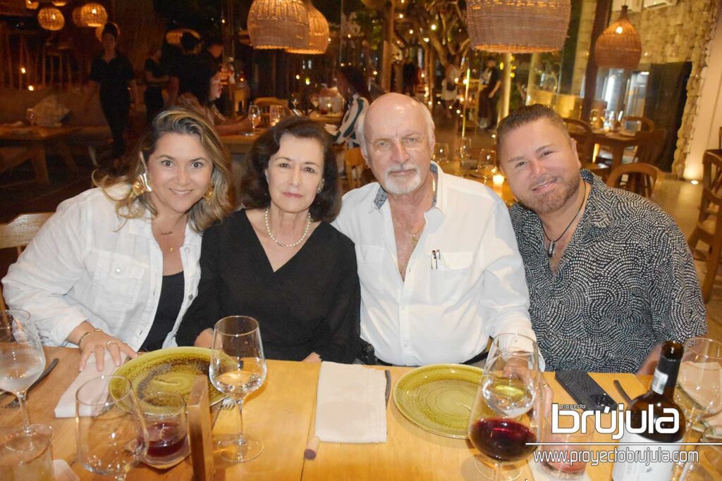 5 SAMANTHA MORETZSOHN, LULú Y HORACIO MARTíNEZ CON GERARDO ZúñIGA